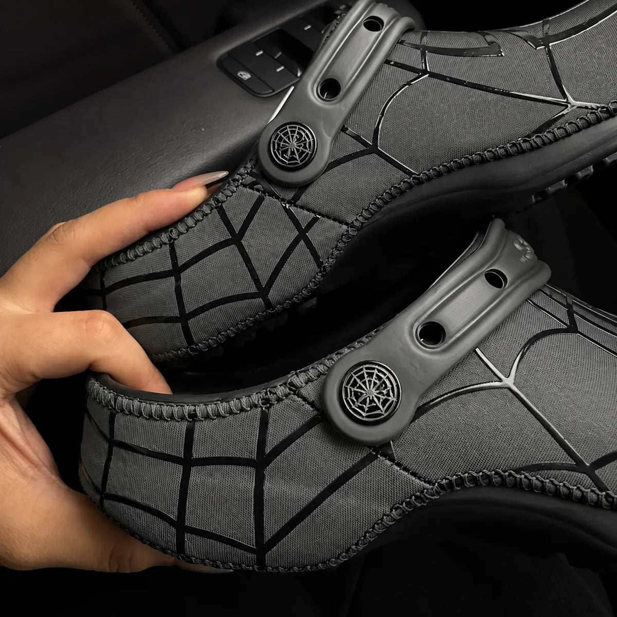 Crocs Édition Spider-Man Gris